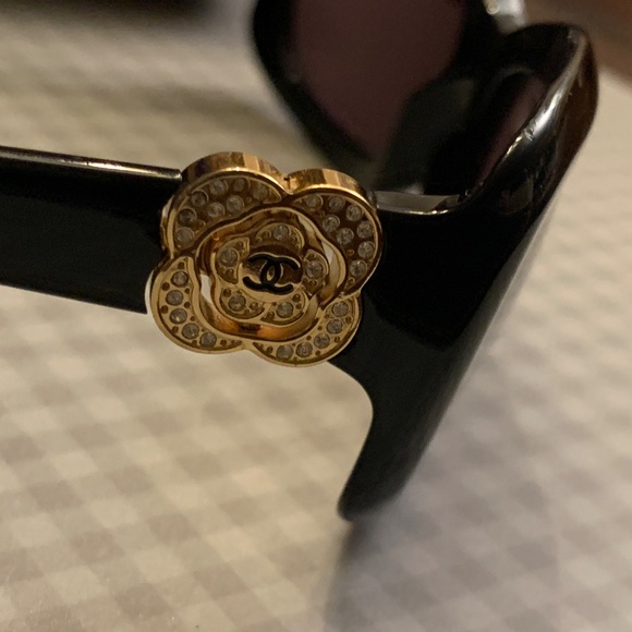 Vintage Authentic Iconic Jeweled Chanel Camellia Sunglasses - Picture 7 of 14